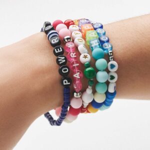 Braccialetto con perline standard e design personalizzato