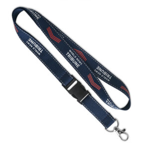 Lanyard in poliestere removibile con fili riflettenti.