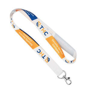 Cordoncino in raso con logo sublimato su un lato.