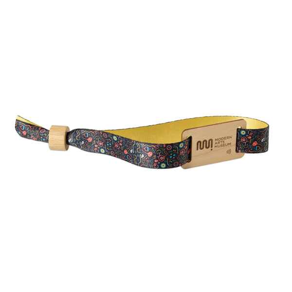 Braccialetto NFC in rPET con stampa a sublimazione e toppa in legno
