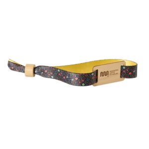 Braccialetto in rPET con stampa a sublimazione e toppa in legno